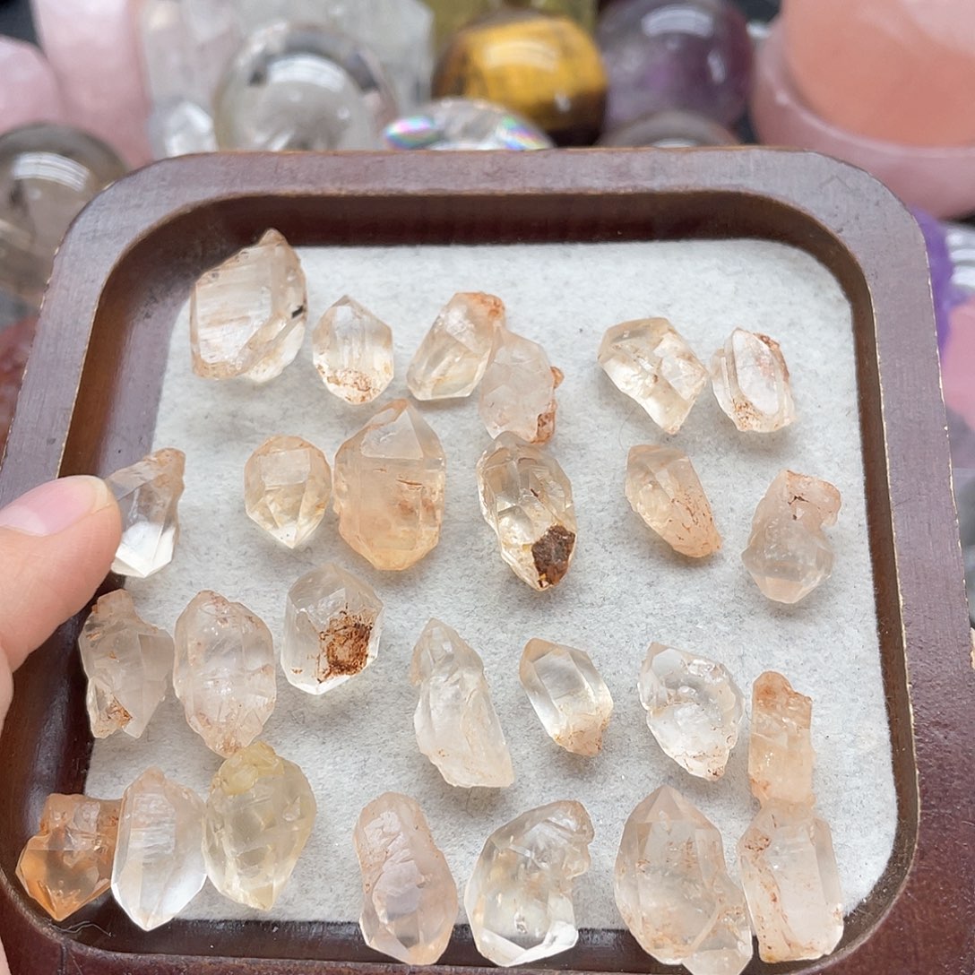 珠宝半成品水晶未镶嵌78骸骨碎石块