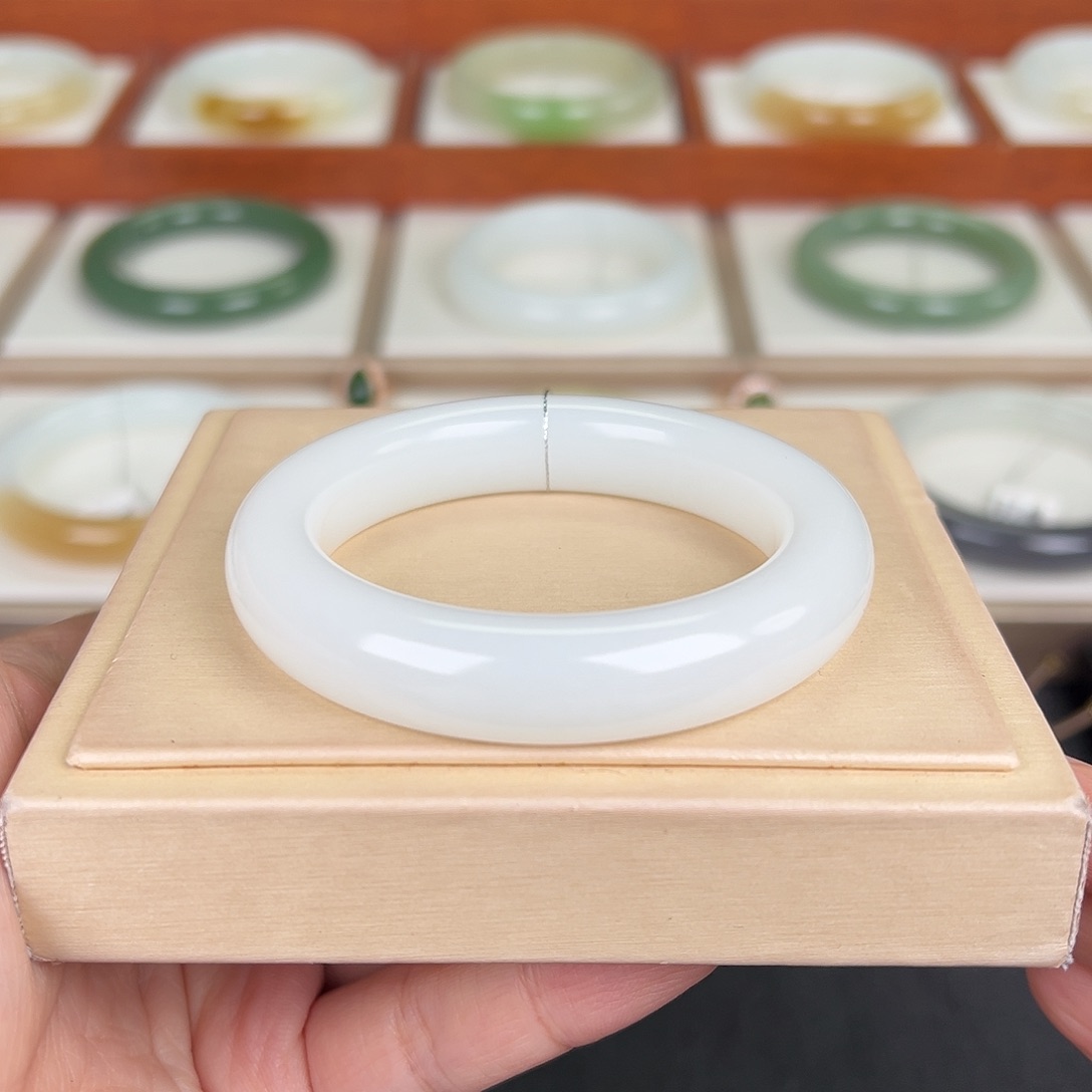 和田玉未镶嵌手镯白镯