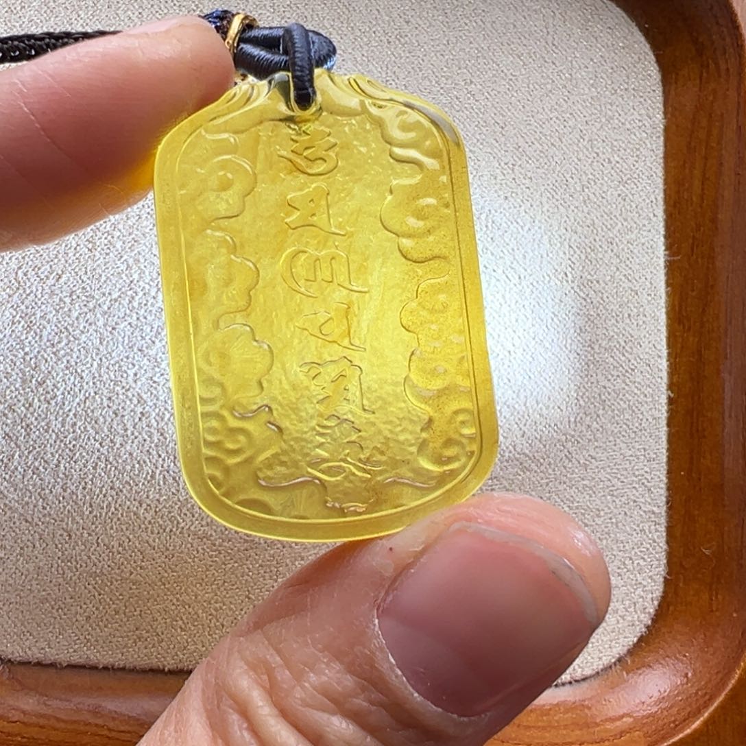 琥珀颈饰未镶嵌六字