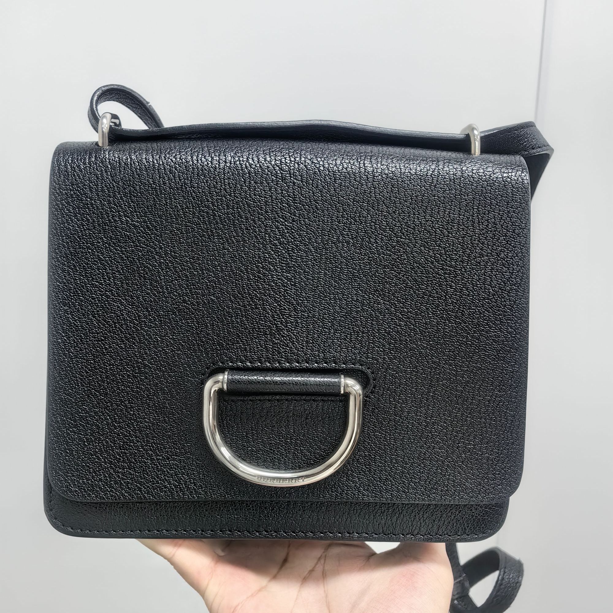 95新 BURBERRY/博柏利 单肩斜挎包黑色/DS047936