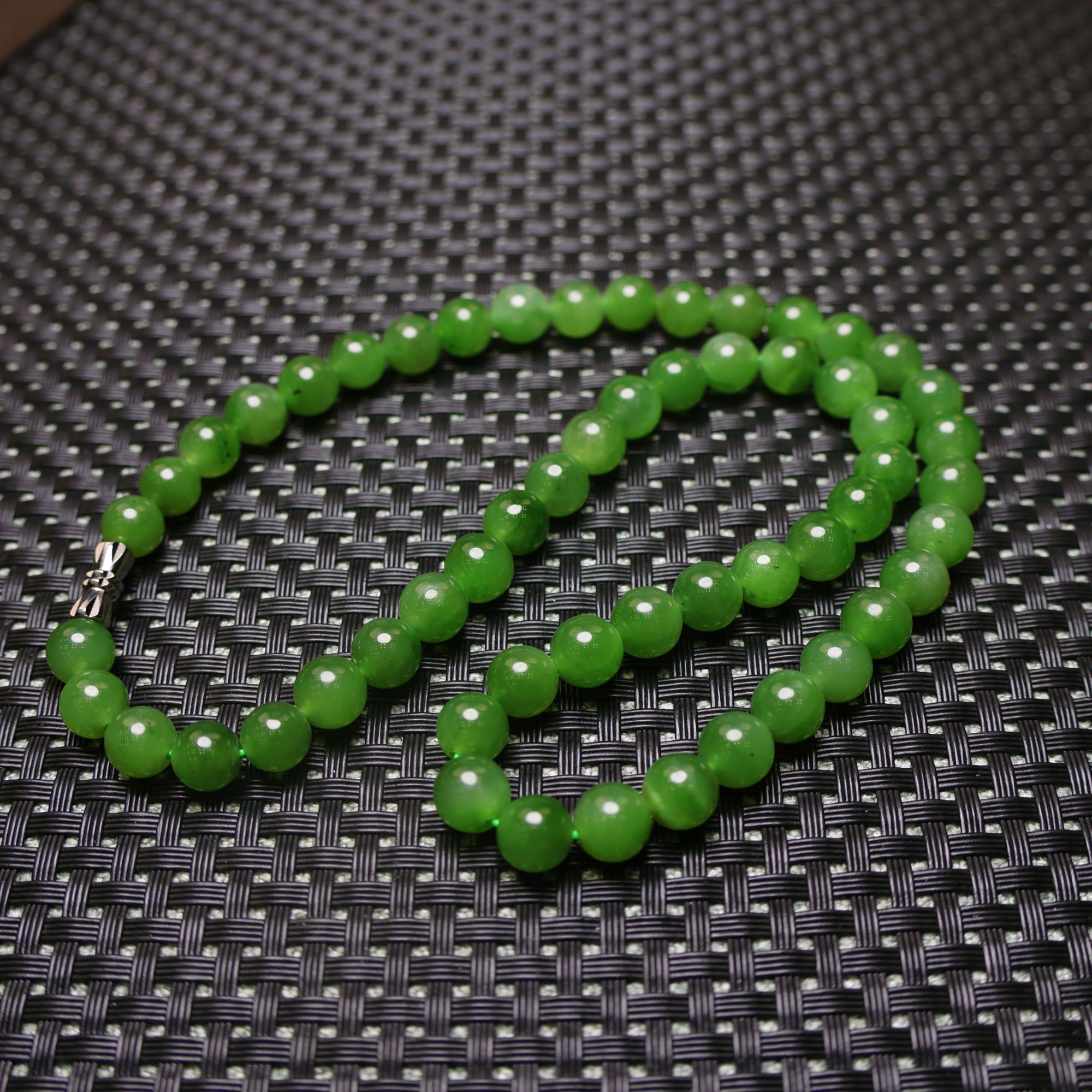 【小猴哥珠宝】和田玉俄罗斯碧玉果阳绿卡8mm气质百搭款妈妈链长链