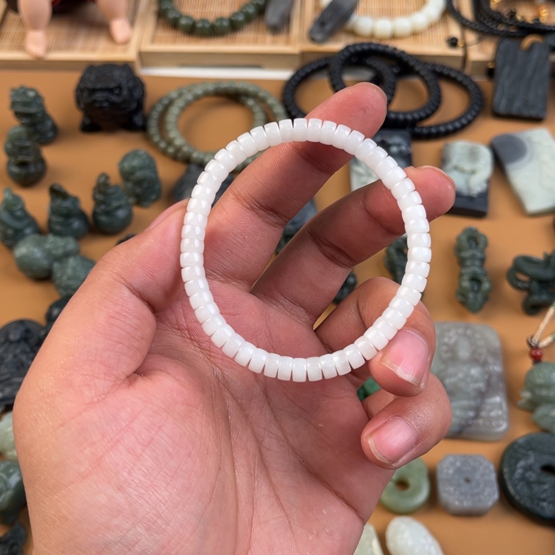 和田玉颈饰未镶嵌