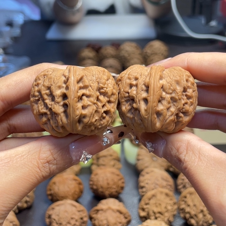 文玩核桃把件40尺大元宝12