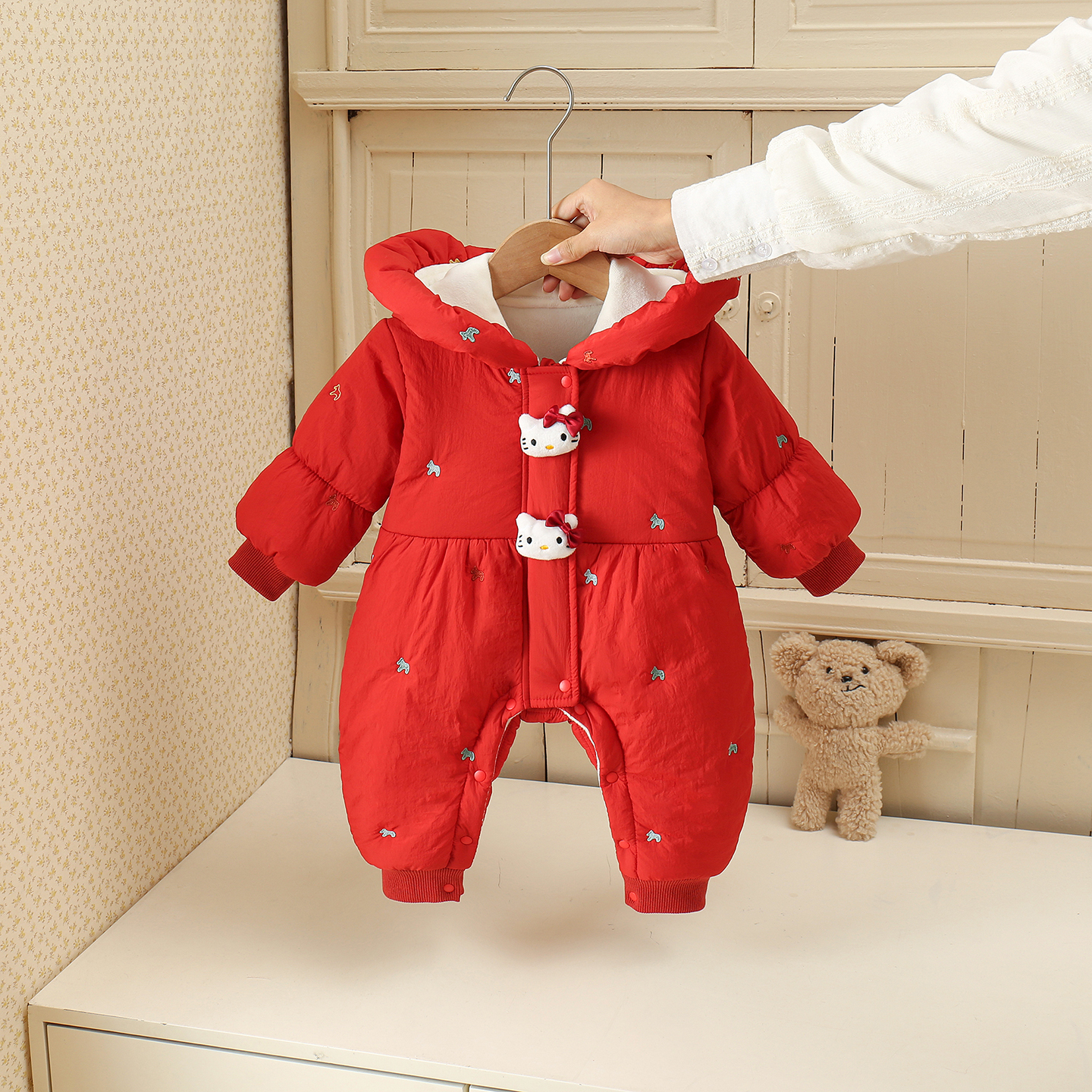 婴儿衣服冬季加厚棉衣新年红色外出棉服男女宝宝连体衣夹棉爬爬服