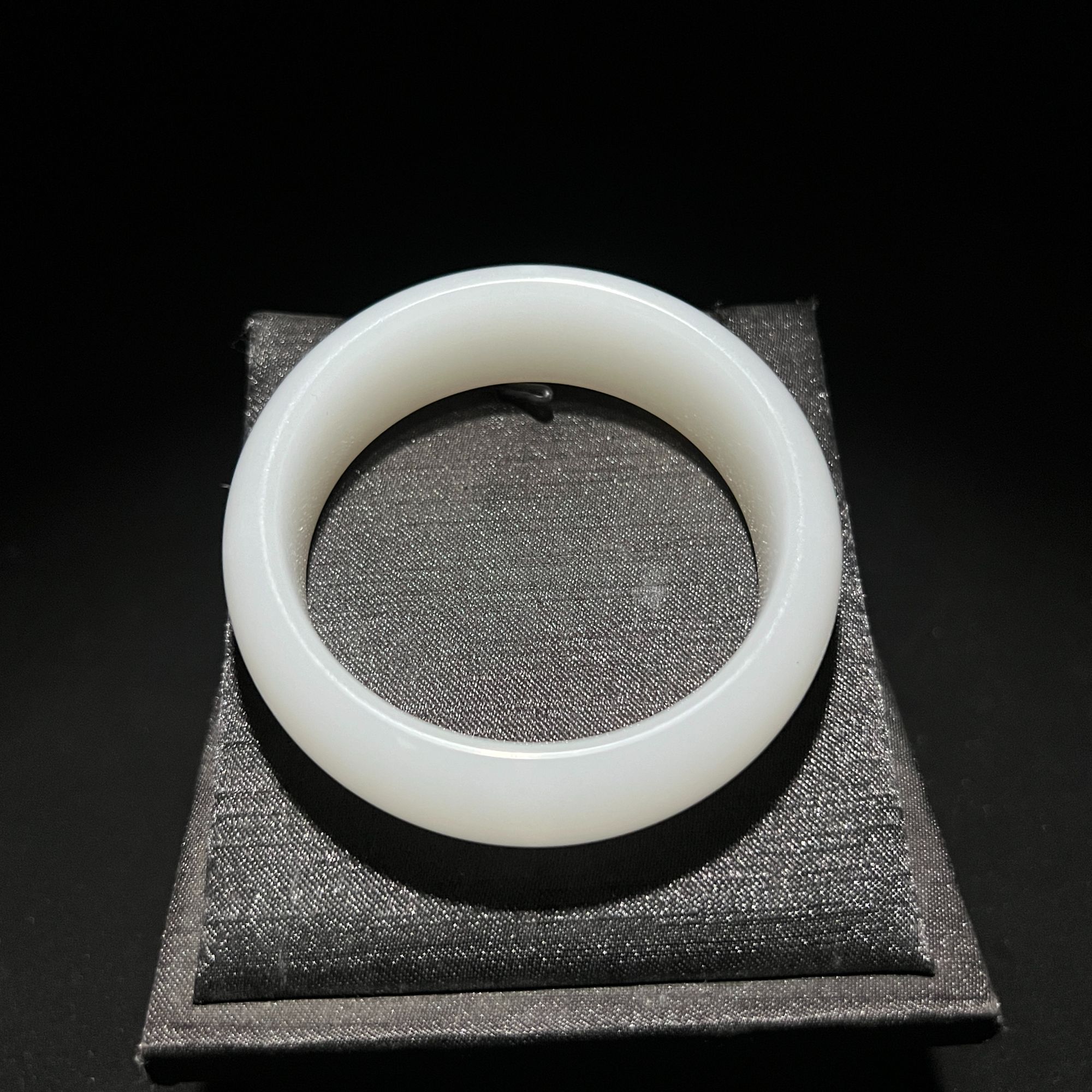 新疆和田玉白玉手镯