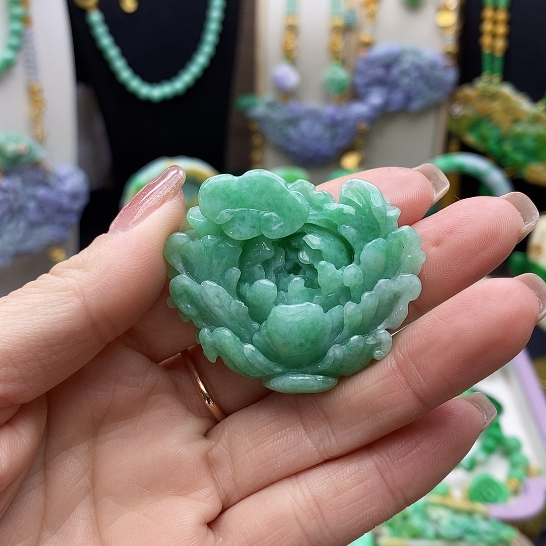 翡翠颈饰未镶嵌天然