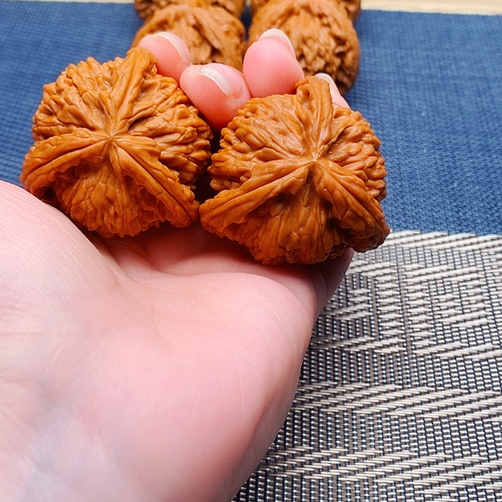 一***得吊坠文玩核桃三棱