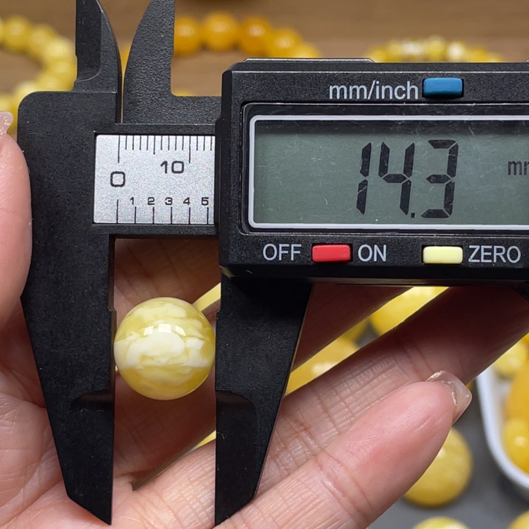 蜜蜡裸石未镶嵌捂**朵