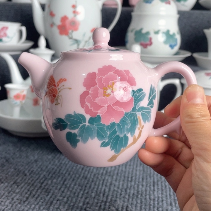 猎*者景德镇陶瓷牡丹茶壶