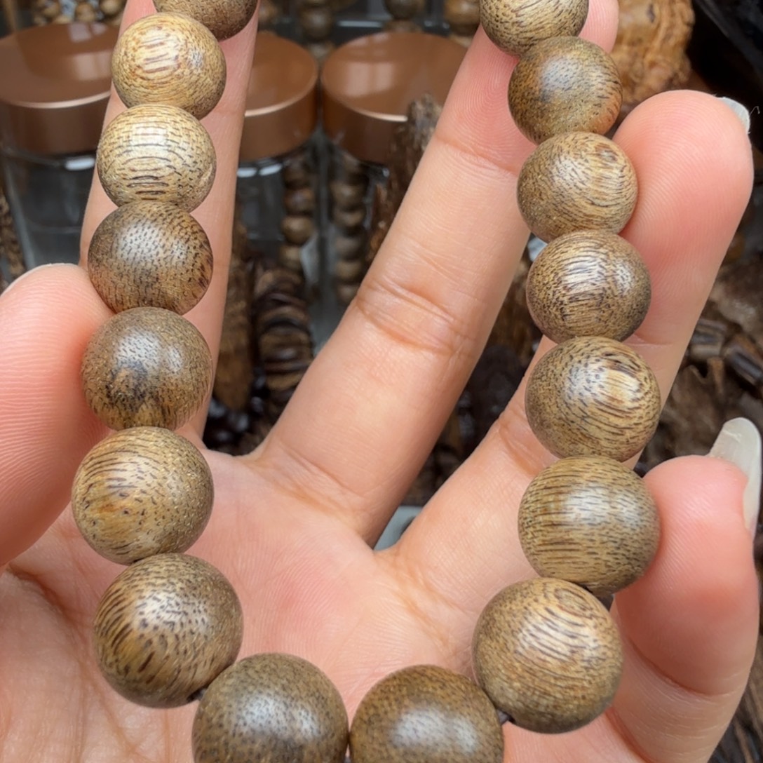 沉香碎屑沉香文莱 1.1*8.1 克