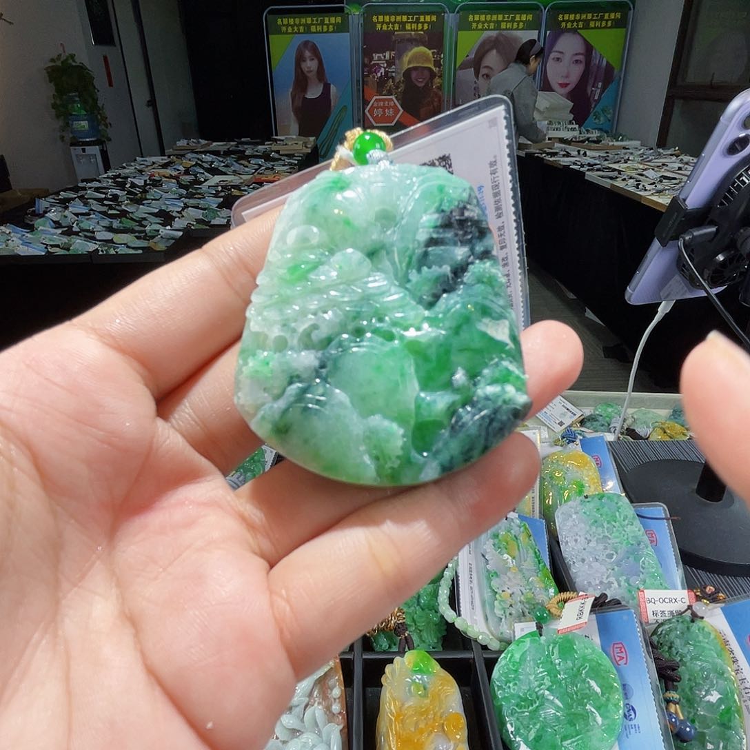 颈饰未镶嵌翡翠一