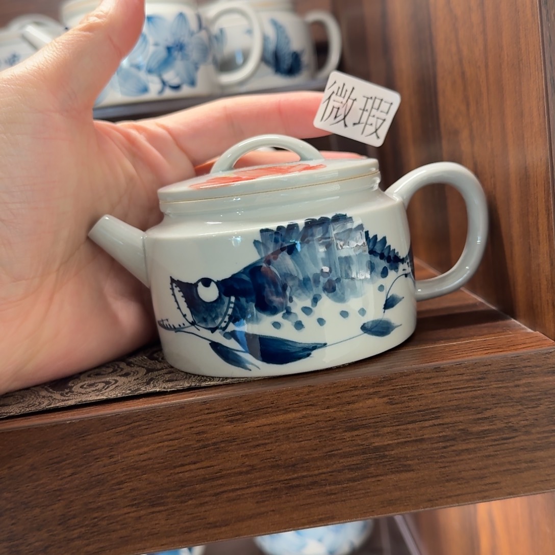 釉下手绘茶具微瑕