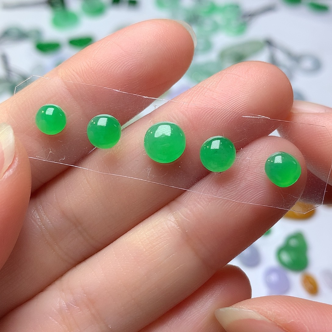 翡翠未镶嵌颈饰蛋