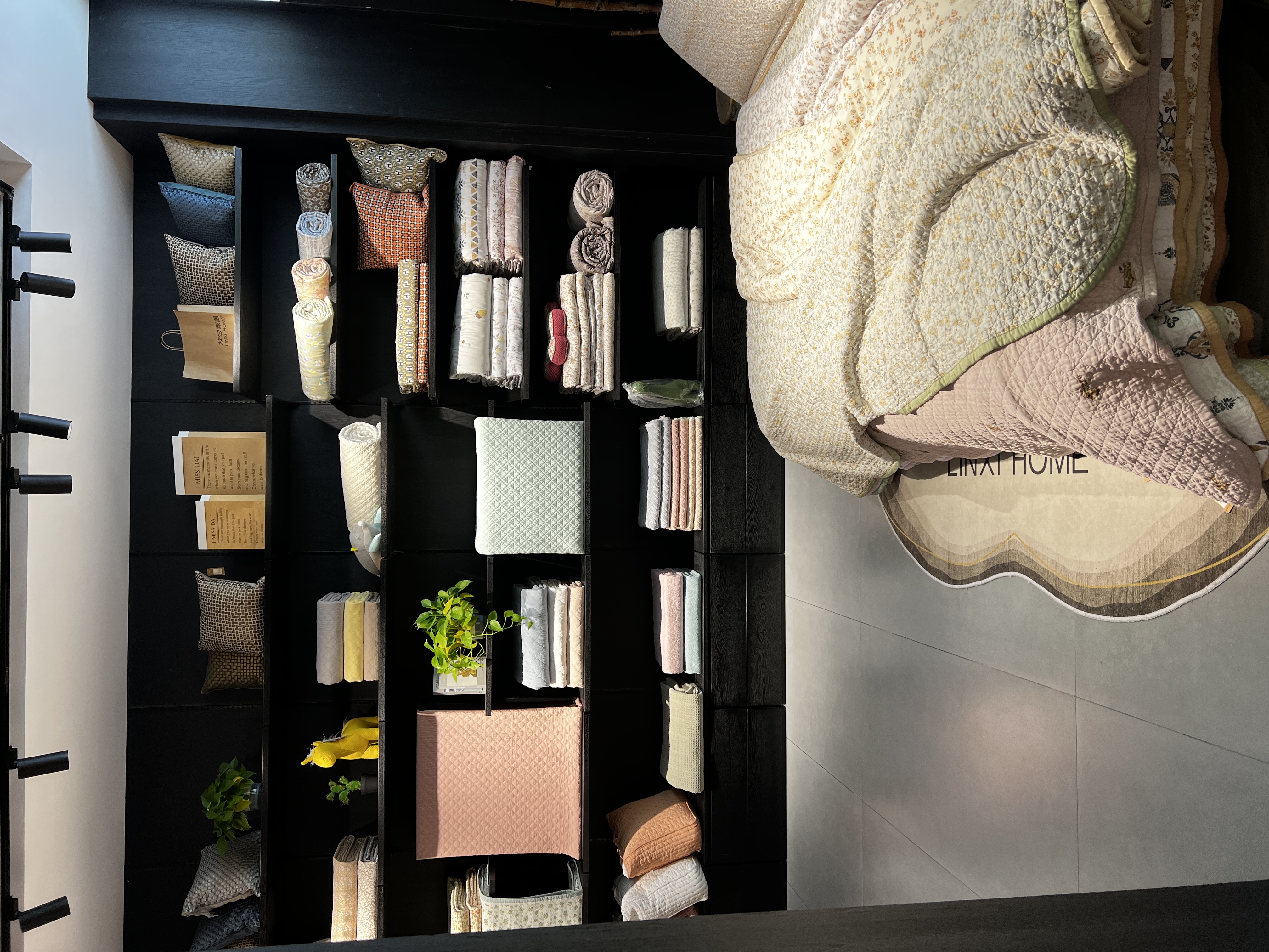 【实 体 款 换 季 清 仓 】莫代尔天丝床盖 不易皱 不跑床 