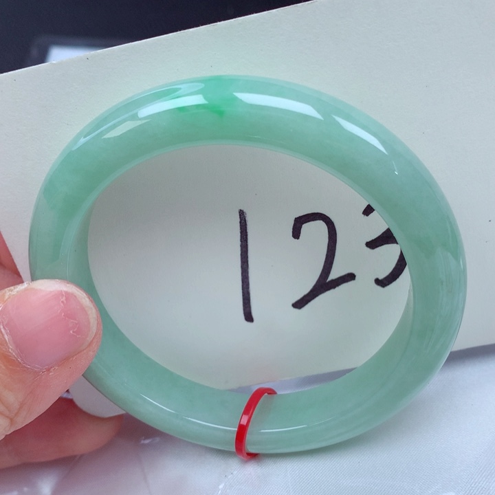 翡翠手镯未镶嵌翡翠