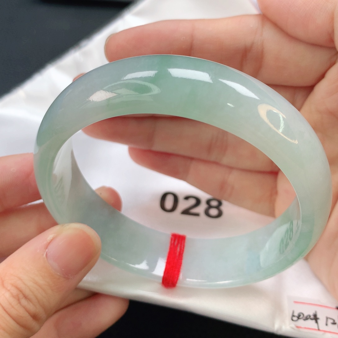 翡翠手镯未镶嵌翡翠60轮胎