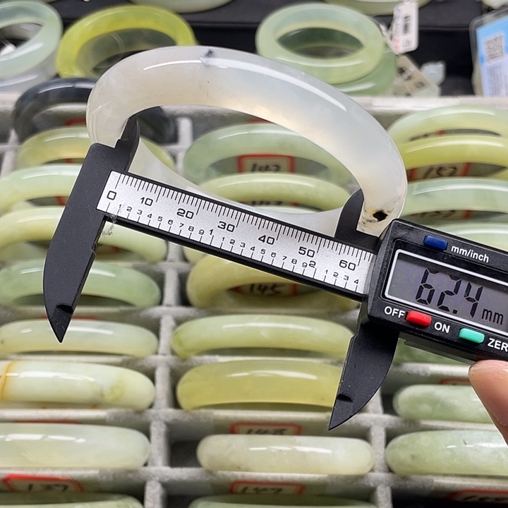 蛇纹石玉未镶嵌手镯141