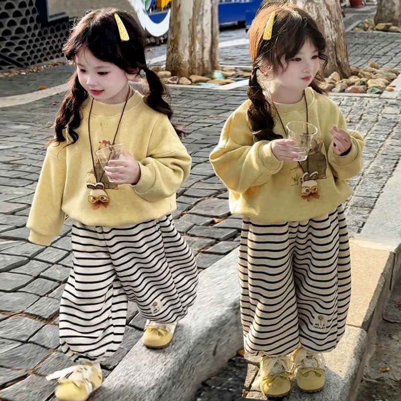 女童加绒加厚卫衣套装秋冬季卡通上衣加厚条纹洋气休闲韩版