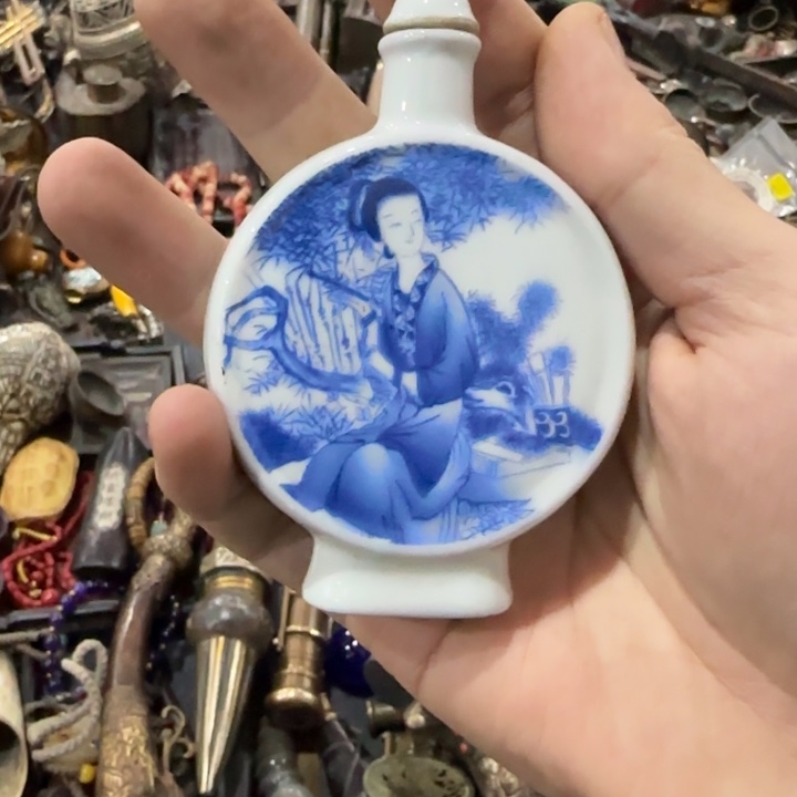 青花瓷器小盖子放漏