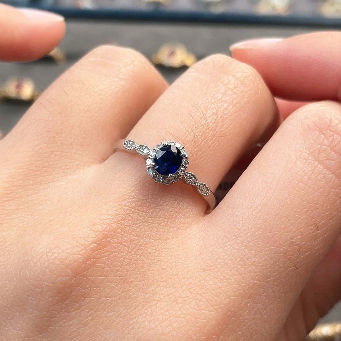 蓝宝石戒指18K金镶嵌0.65ct