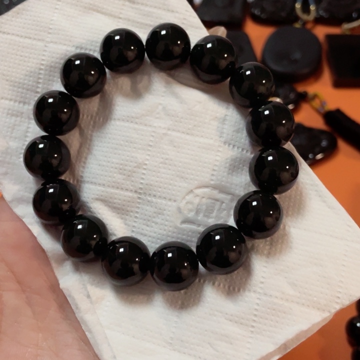 翡翠颈饰未镶嵌悠**在