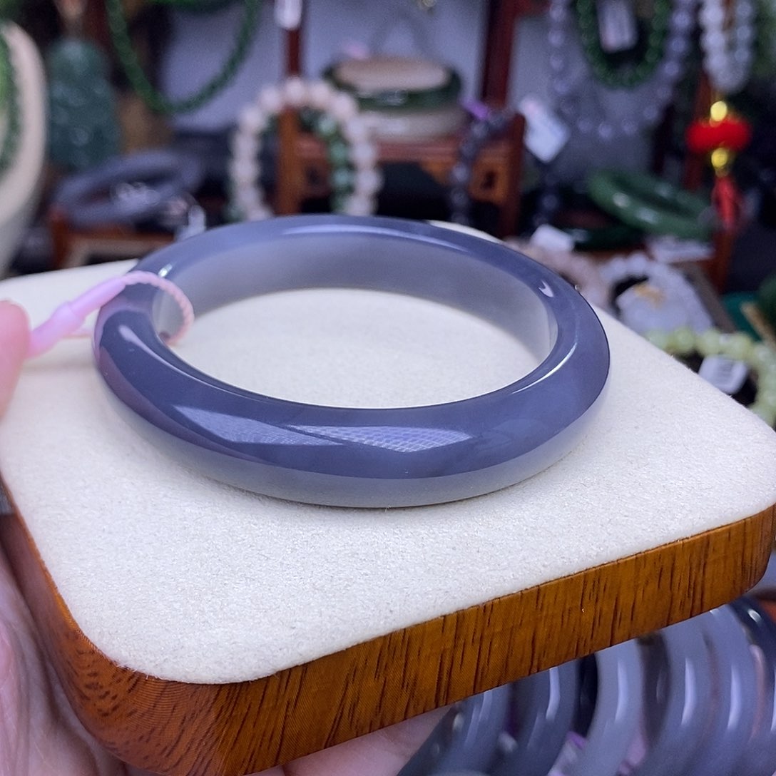 和田玉56.7脂膏级特细料浓烟紫手镯未镶嵌