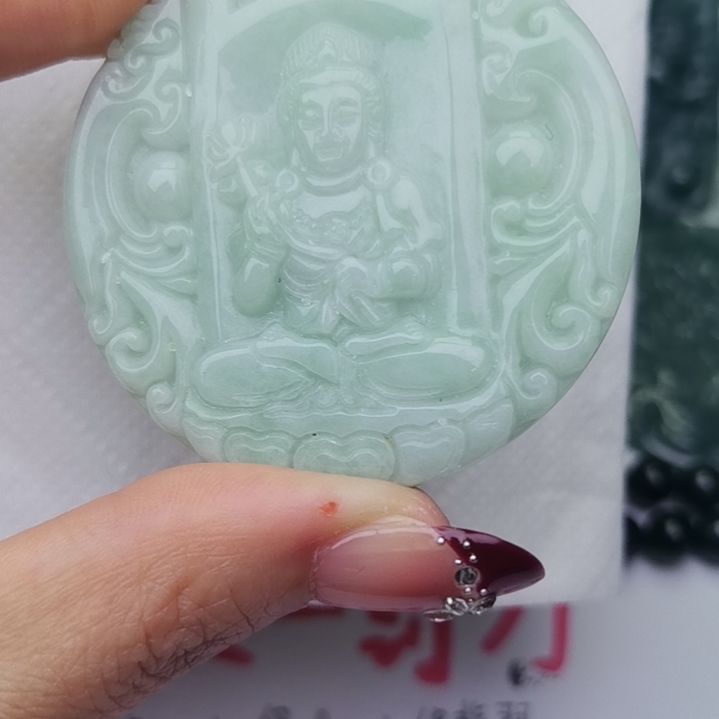翡翠颈饰未镶嵌天然的A货翡翠多样性发货