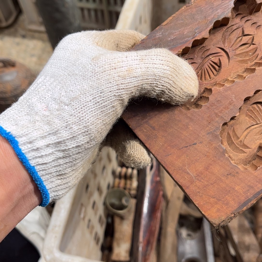 云***松一物一图，工艺品。