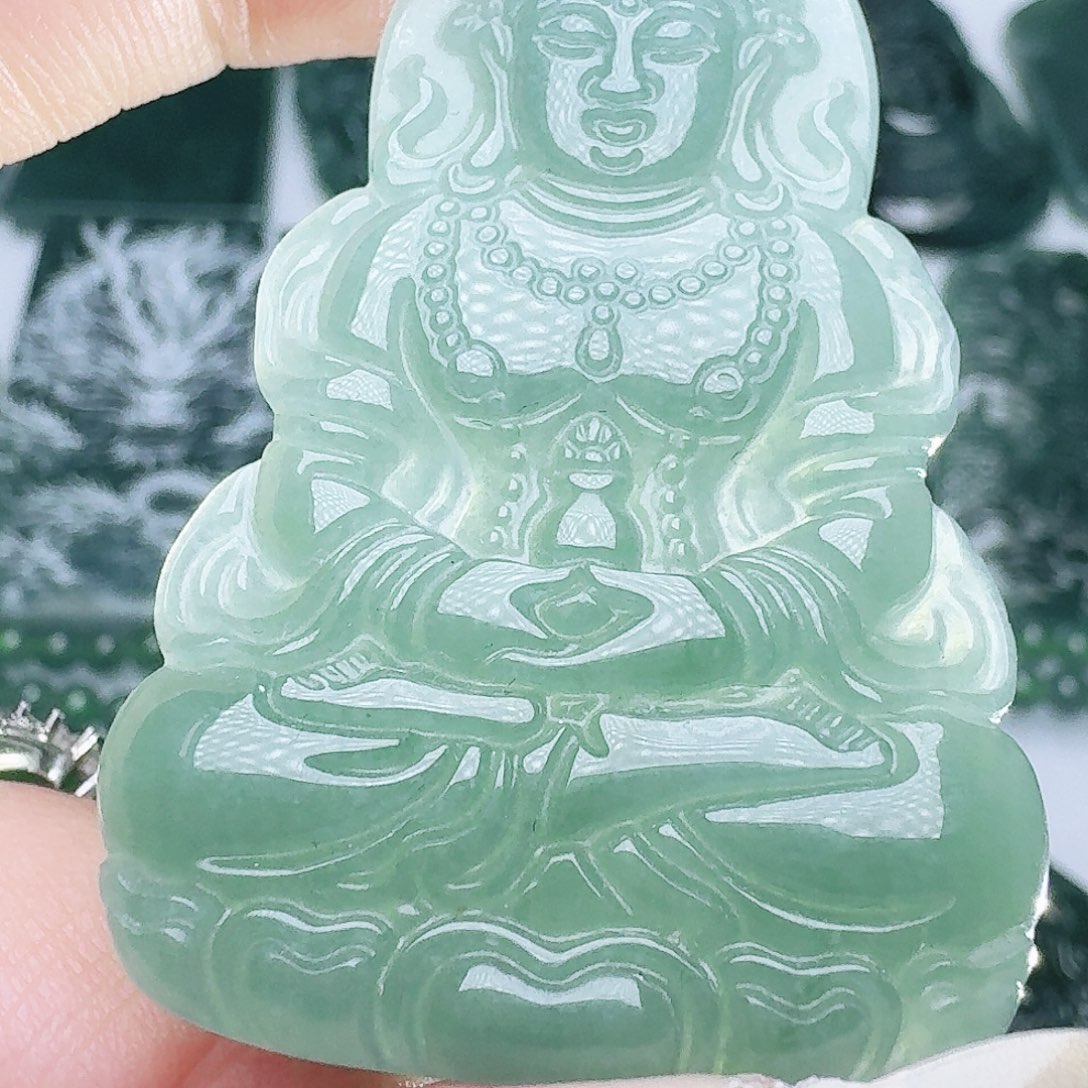 翡翠未镶嵌颈饰天然的A货翡翠多样性发其一 