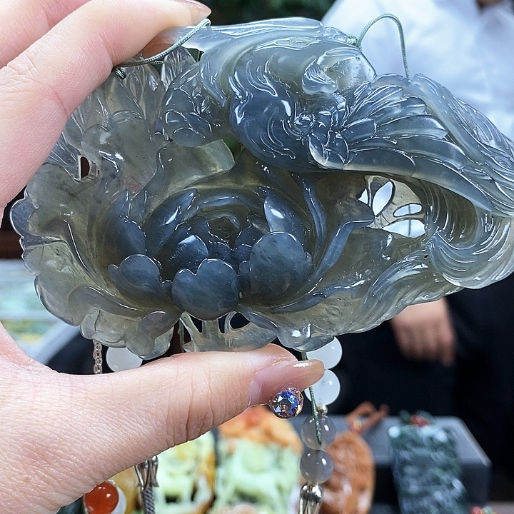 蛇纹石玉吊坠未镶嵌