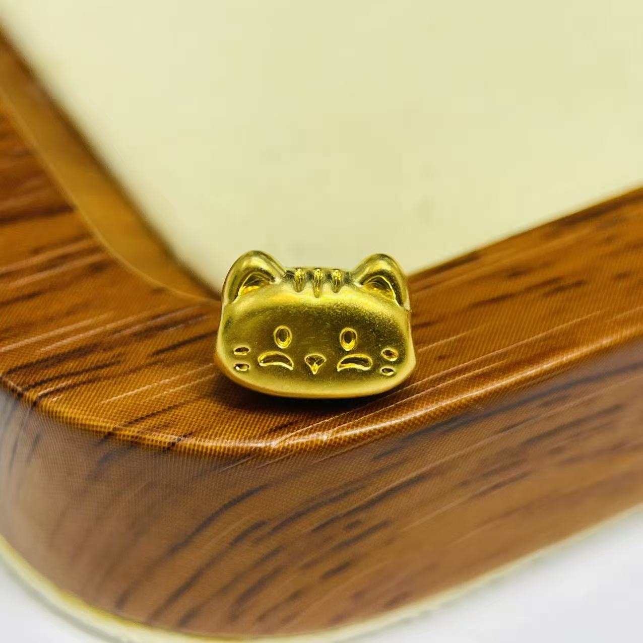 君潮黄金足金999笑眯眯通孔DP2751-0240