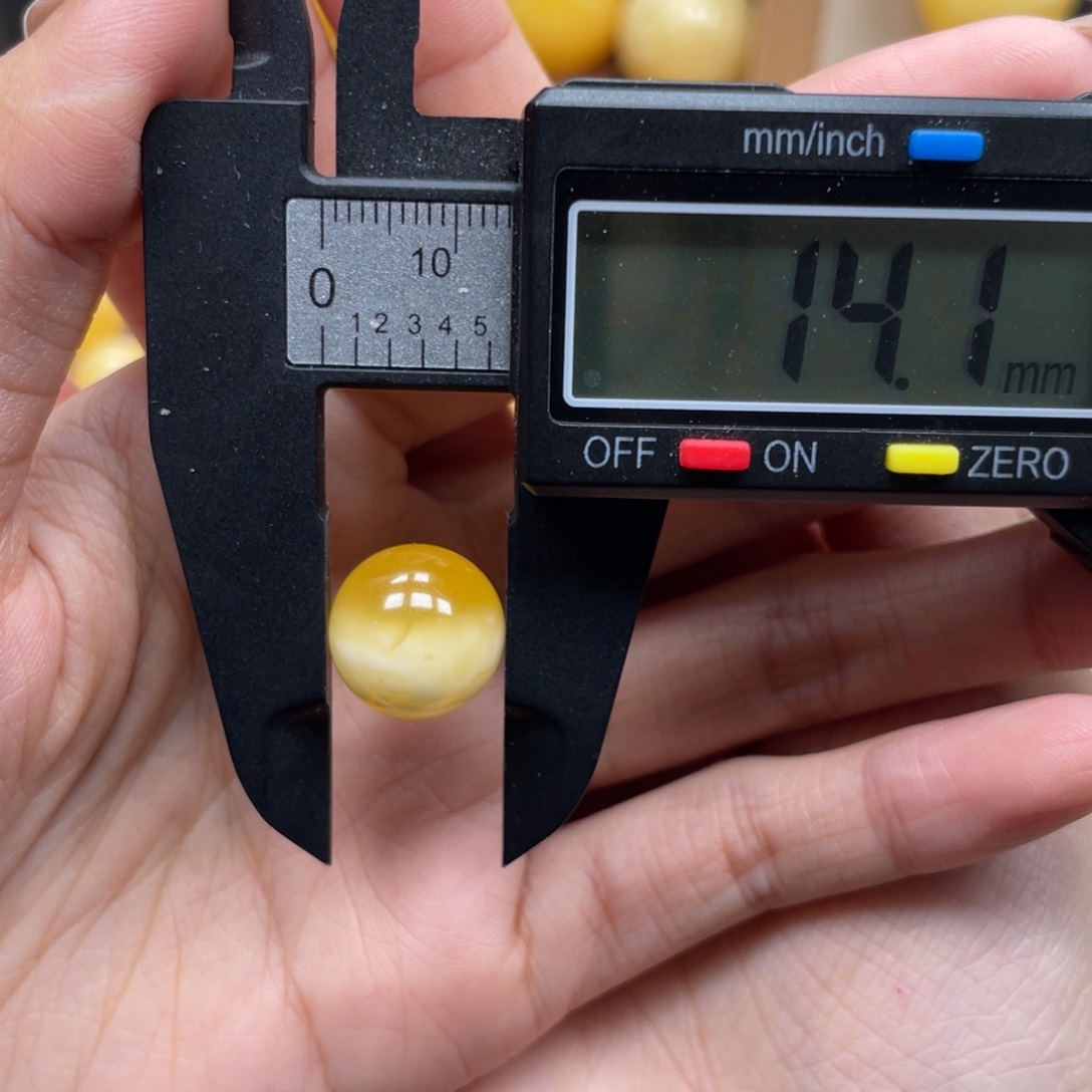 未镶嵌琥珀珠宝奇石