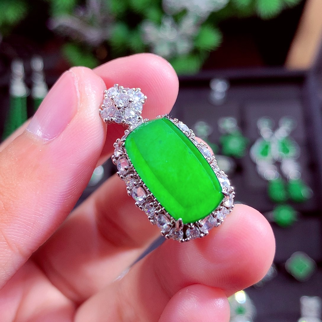 颈饰未镶嵌翡翠天然