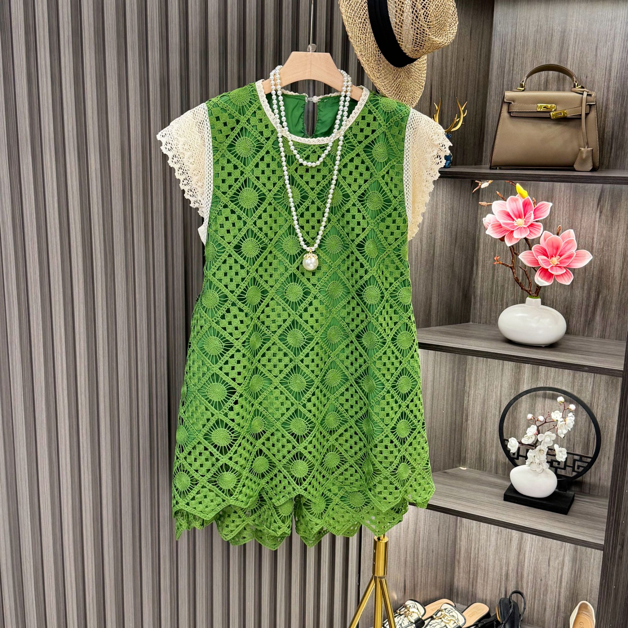 【夏日清新】高质感蕾丝镂空拼接上衣＋短裤102578