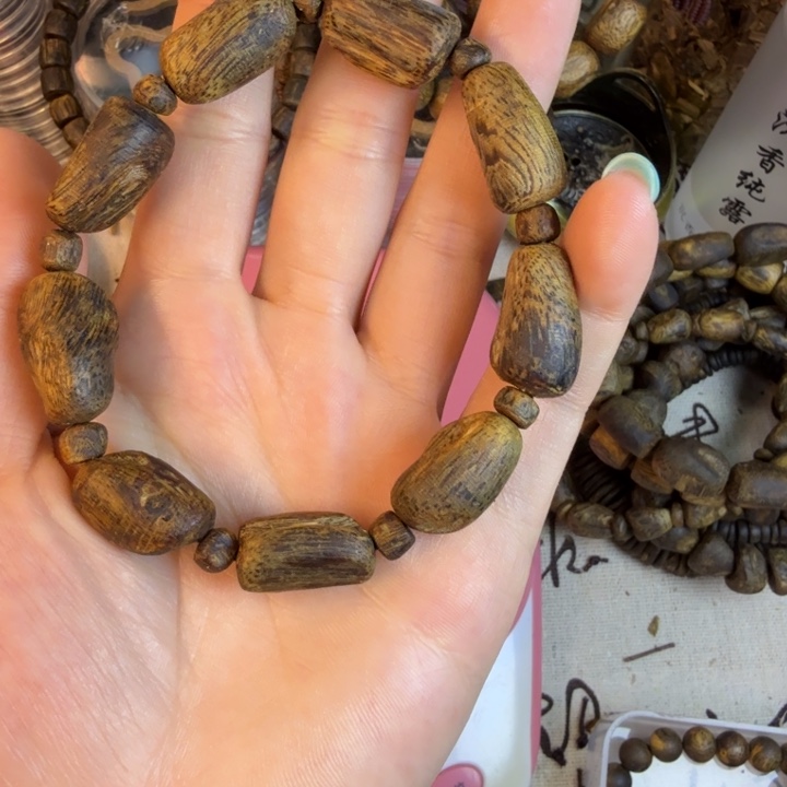 沉香碎屑沉香莺歌绿奇楠1.2树钉老料13克