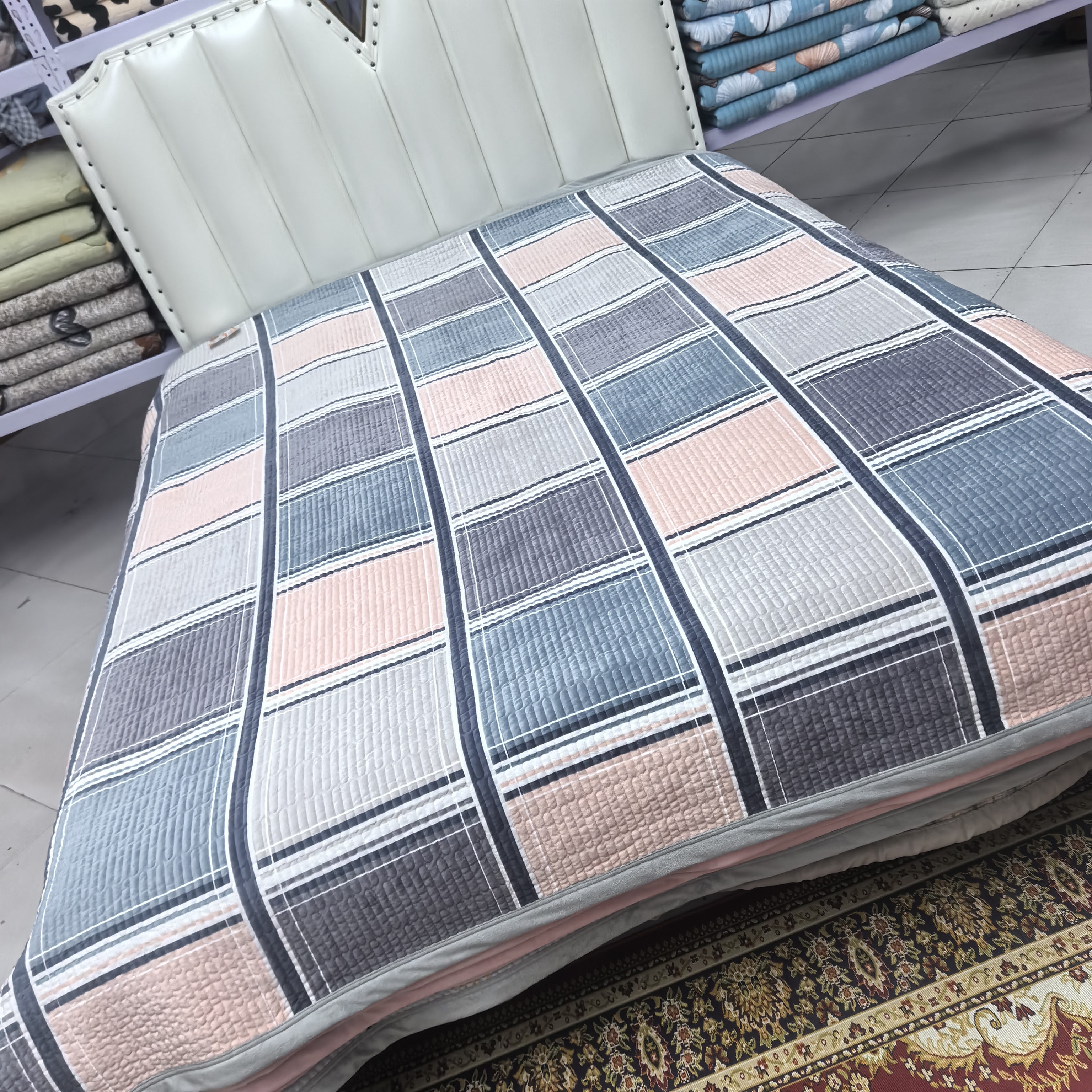 加绒宽边床盖《幸运格》2米✕2.3米