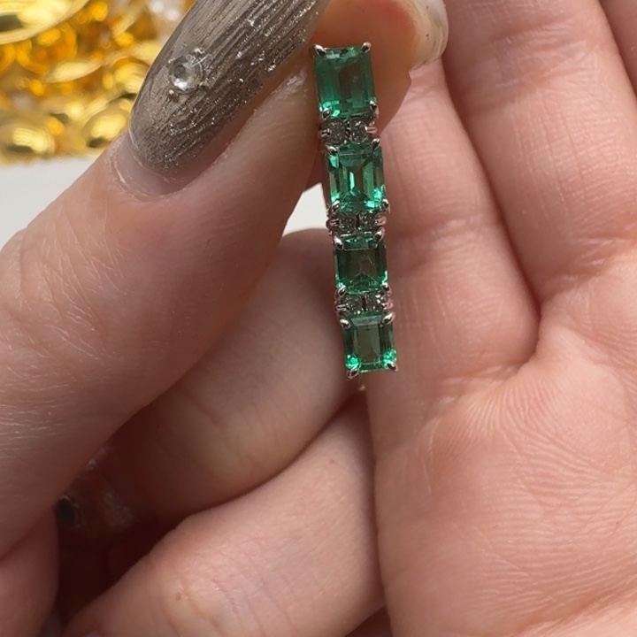 未镶嵌颈饰祖母绿