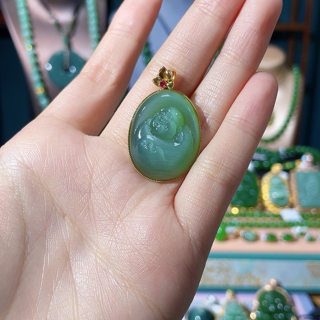 和田玉（碧玉）18K金镶嵌吊坠