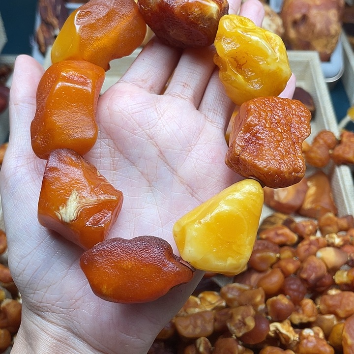 小***界琥珀未镶嵌珠宝奇石