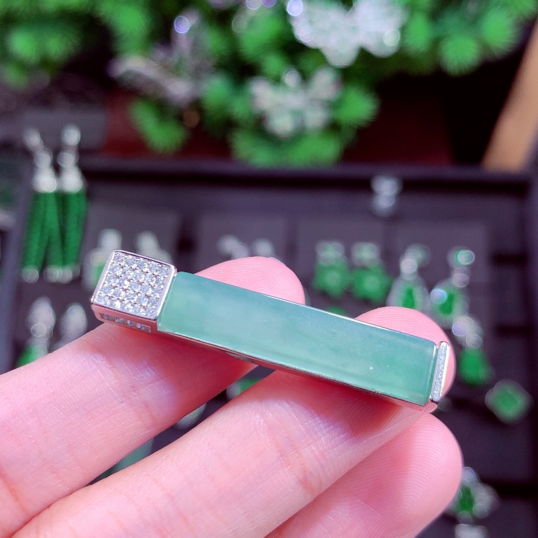 颈饰未镶嵌翡翠天然