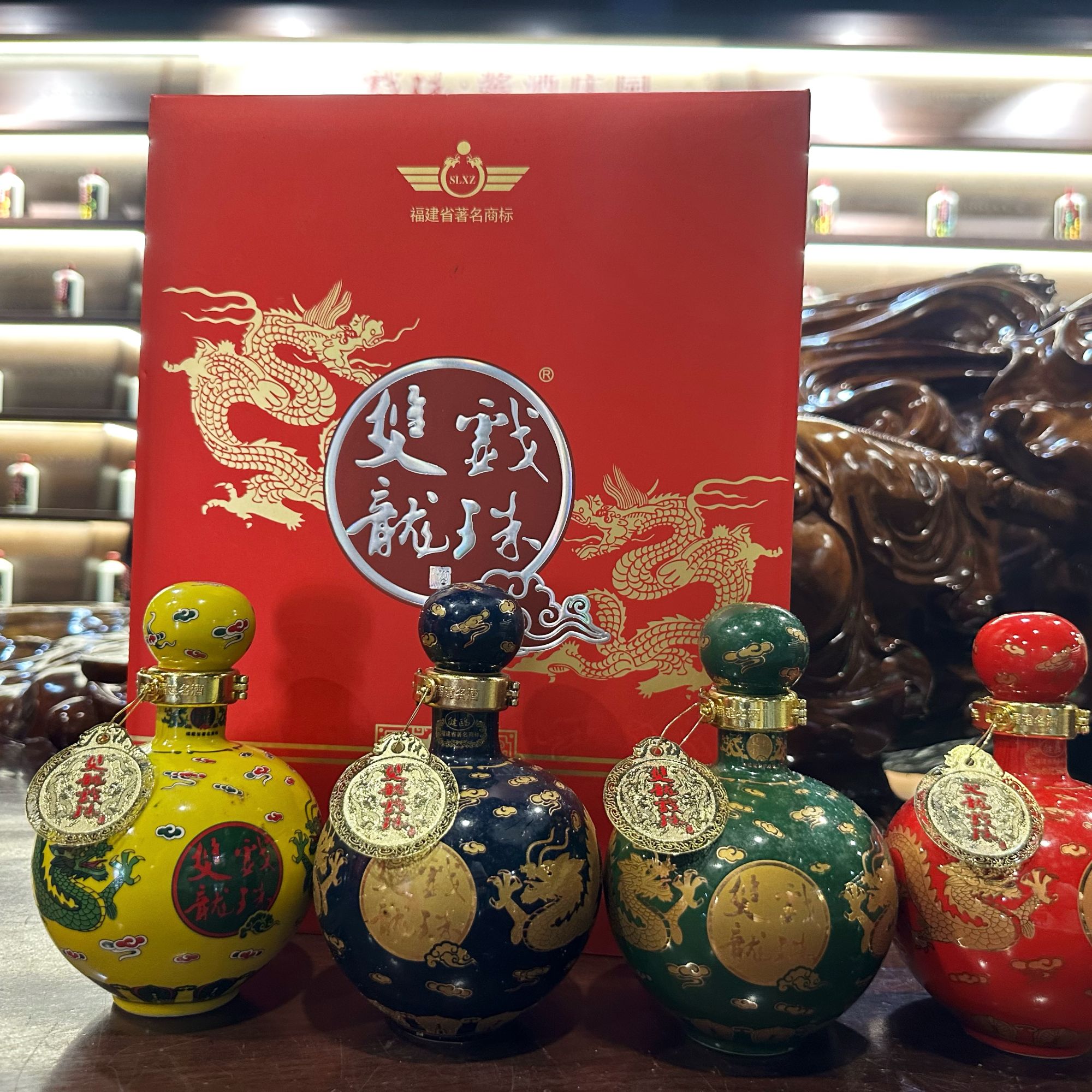双龙戏珠红黄蓝绿礼盒浓香型白酒52%vol到68%vol250ml
