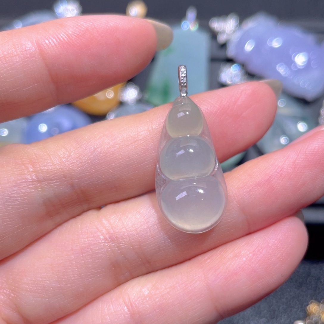 颈饰18K金镶嵌翡翠翡翠