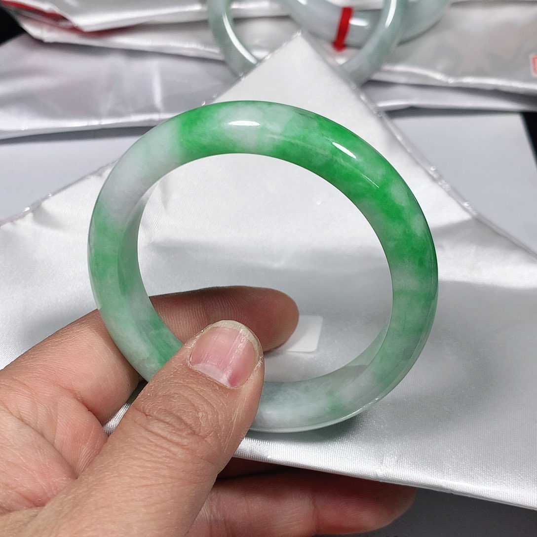 翡翠手镯未镶嵌天然缅甸翡翠手镯A货