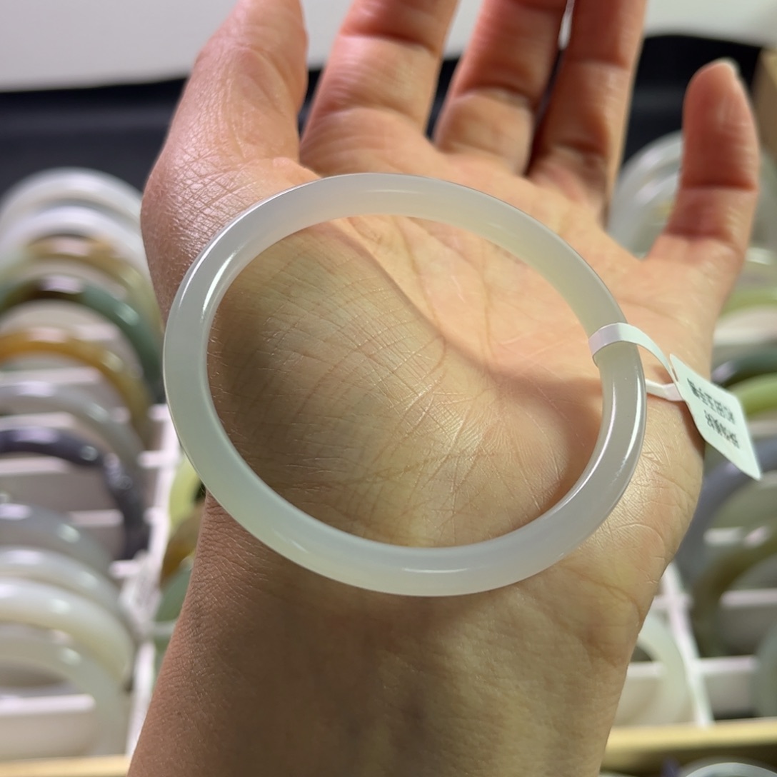 和田玉未镶嵌手镯52圈口