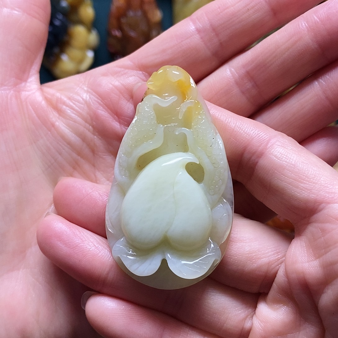 岫玉未镶嵌吊坠(赠链)