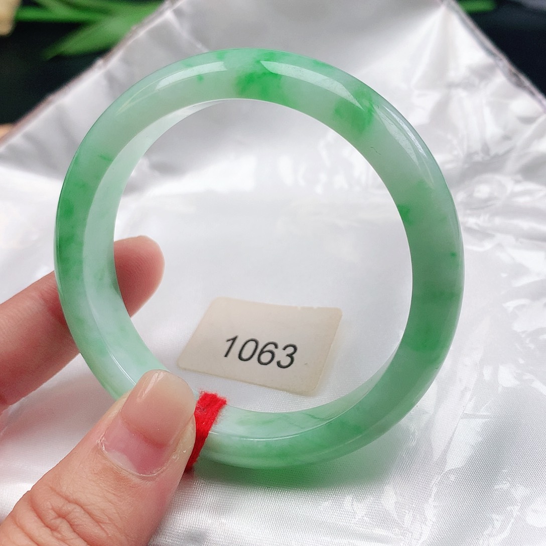 翡翠手镯未镶嵌54圈1063