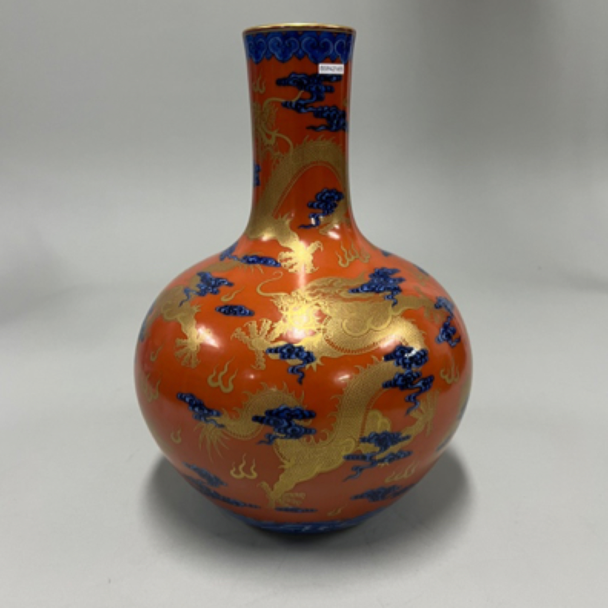 清 珊瑚红釉青花描金龙纹天球瓶