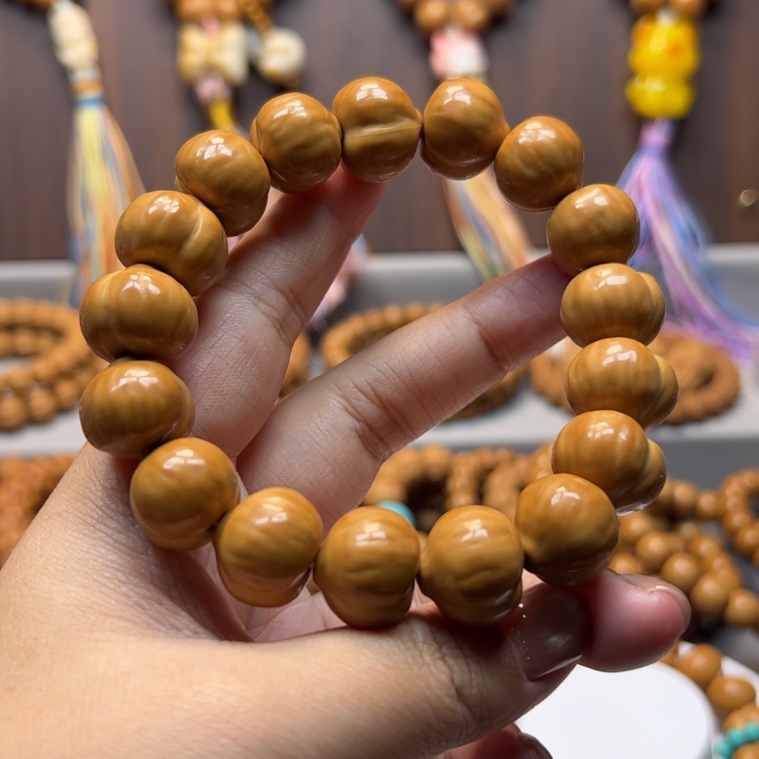 李***.猴头核桃手串16.5泡芙屁桃