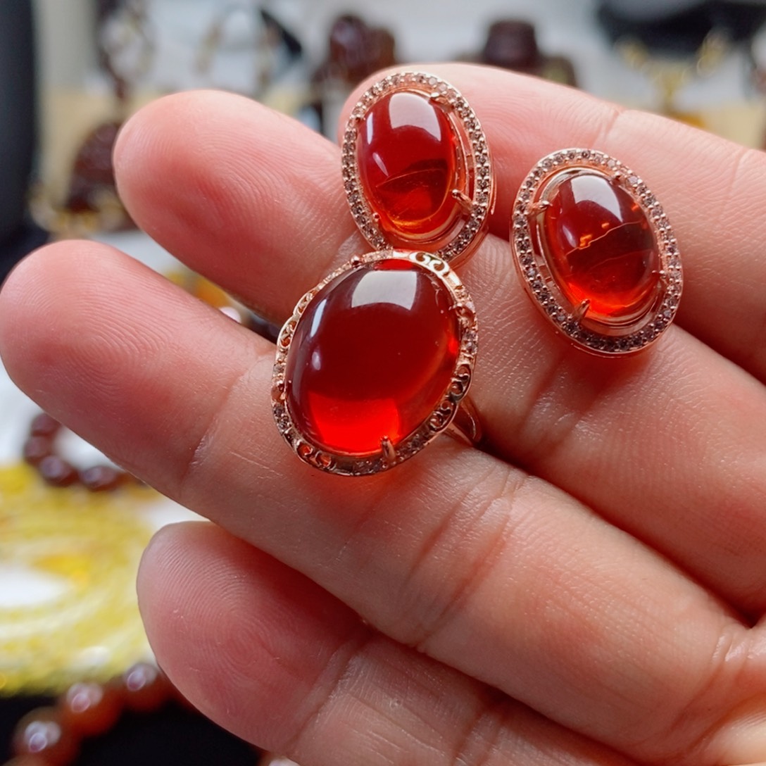 银S925镀金镶嵌血珀裸石健**乐