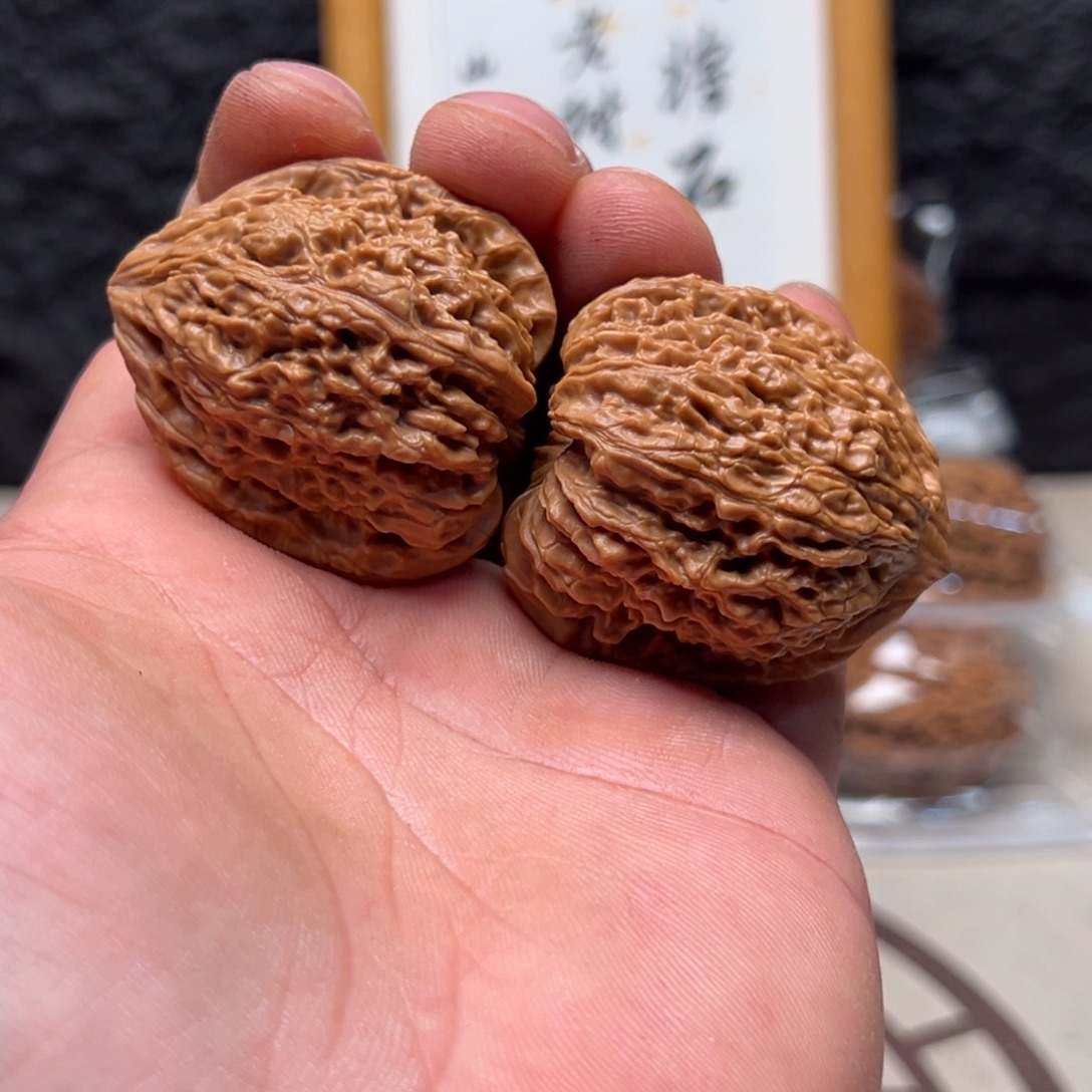 鸿***运文玩核桃把件南疆39.5